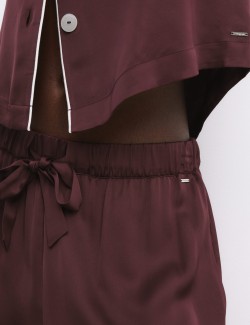 Saténová pyžamová souprava s klopami