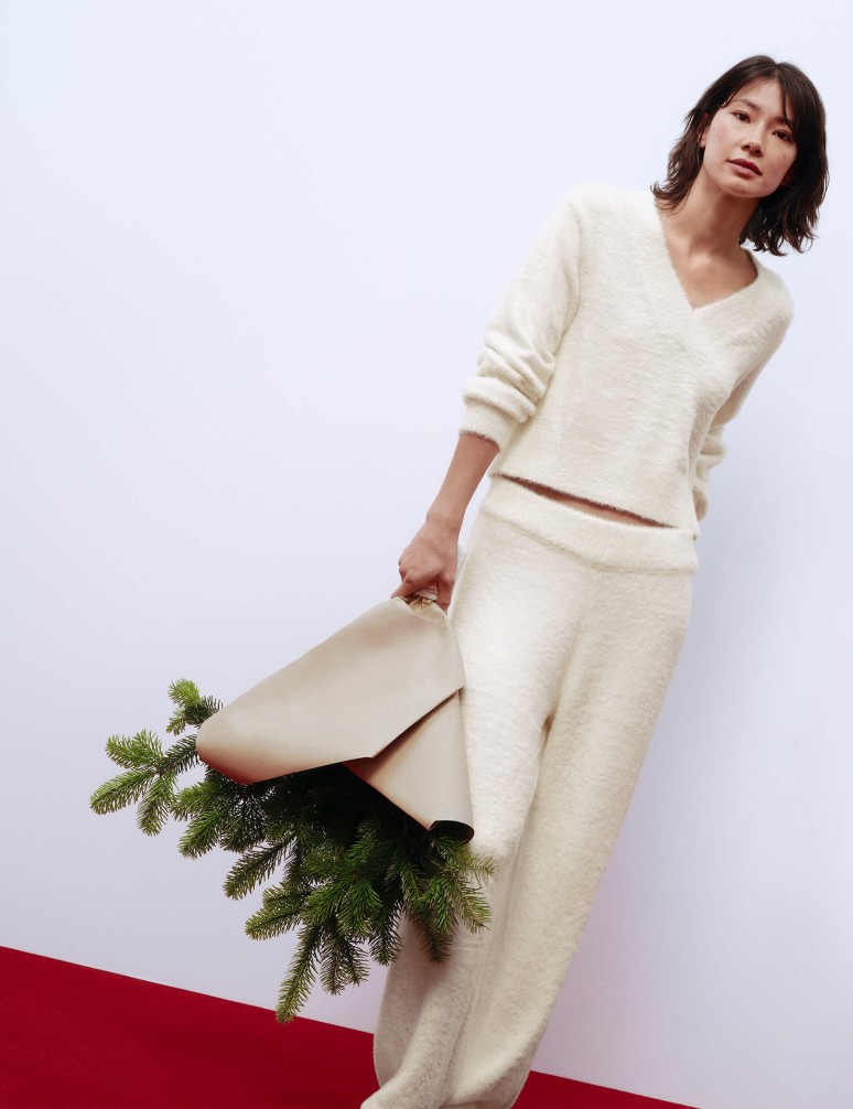 Pohodlný pletený péřový pyžamový top s výstřihem do V