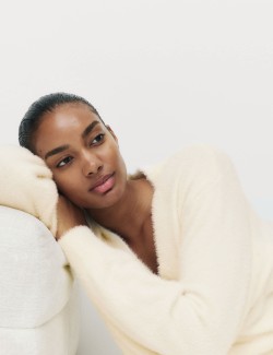 Pohodlný pletený péřový pyžamový top s výstřihem do V