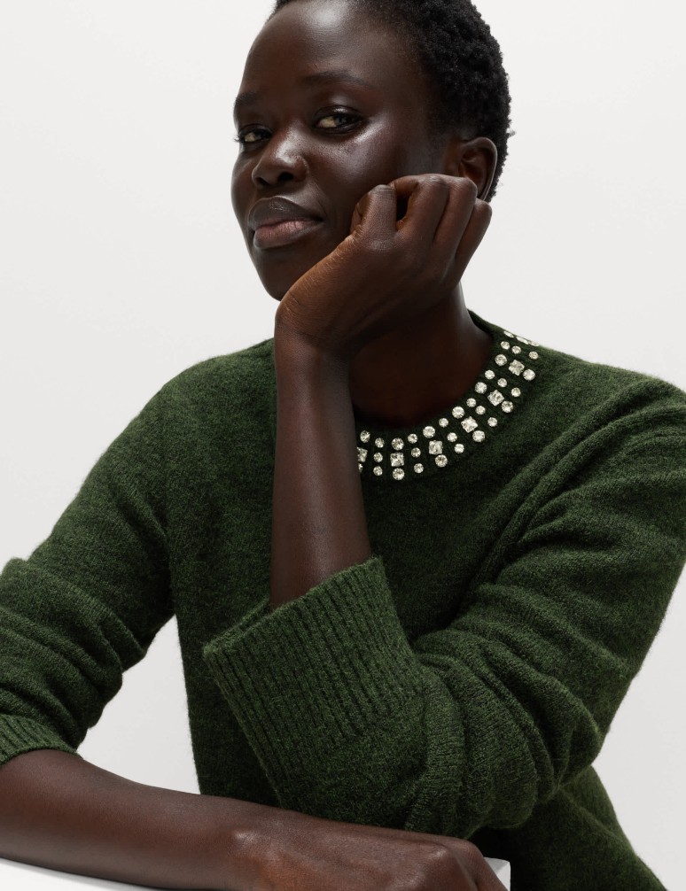 Volný vlněný svetr se zdobením