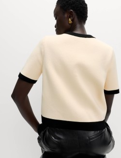 Zkrácený kardigan s kontrastními detaily