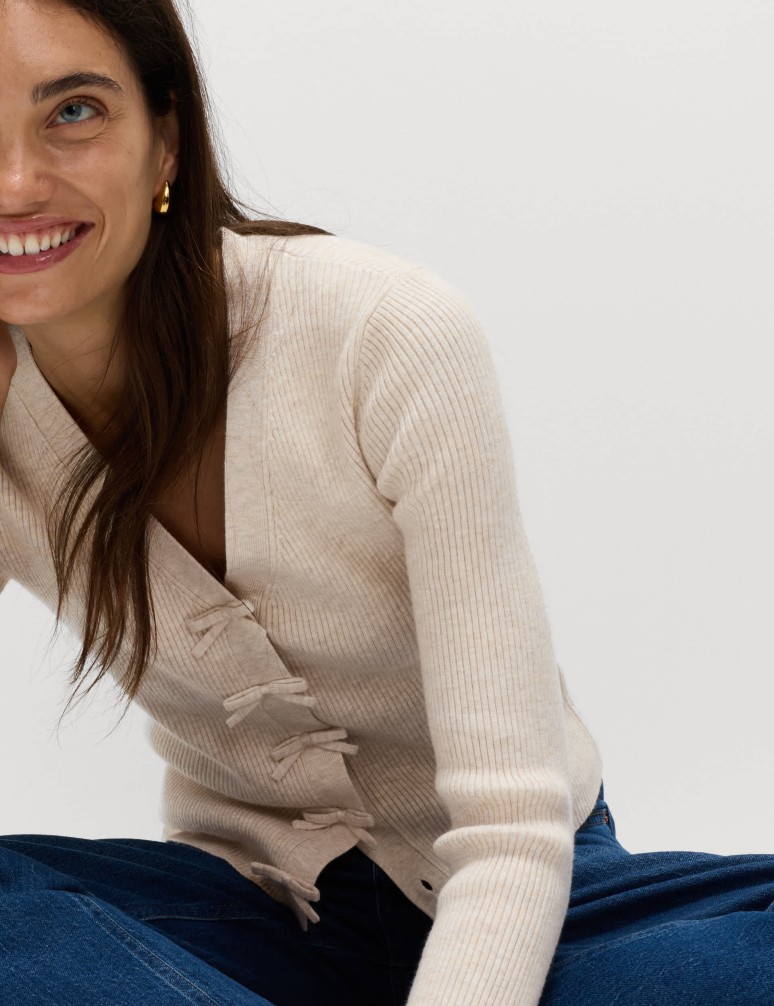 Kardigan s výstřihem do V, ozdobnou mašlí a žebrováním