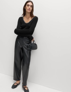 Pletený top s kulatým výstřihem a zdobením