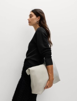 Pletený top se zvýrazněným pasem a výstřihem ke krku