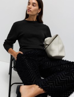 Pletený top se zvýrazněným pasem a výstřihem ke krku