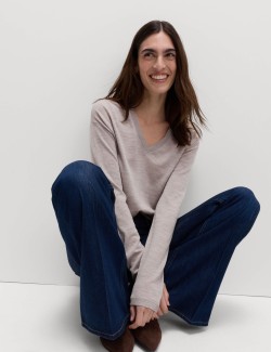 Svetr s výstřihem do V z vlny Merino