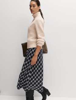 Žebrovaný rolák z příze s oblačnou přízí