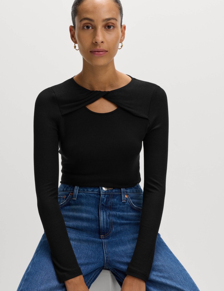 Žebrovaný top s přetočeným předním dílem