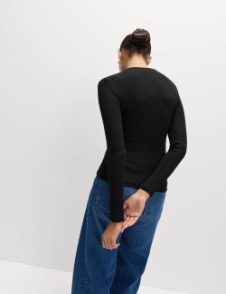 Žebrovaný top s přetočeným předním dílem