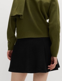 Minisukně s detaily žerzejových švů