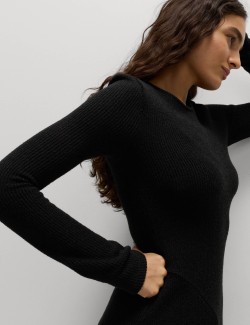 Pletené kolové šaty s kulatým výstřihem