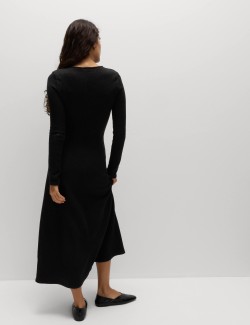 Pletené kolové šaty s kulatým výstřihem