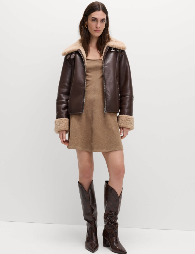 Pohodlné mini šaty s kulatým výstřihem z žerzeje