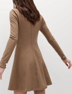 Pohodlné mini šaty s kulatým výstřihem z žerzeje