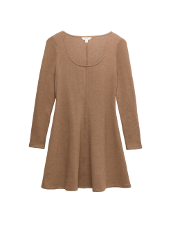 Pohodlné mini šaty s kulatým výstřihem z žerzeje