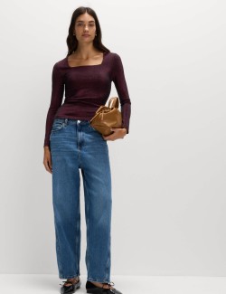 Třpytivý top s hranatým výstřihem