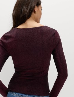 Třpytivý top s hranatým výstřihem