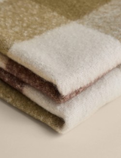 Károvaný přehoz z umělého mohéru