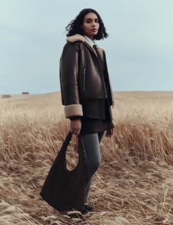 Sportovní bunda s umělou přezkou