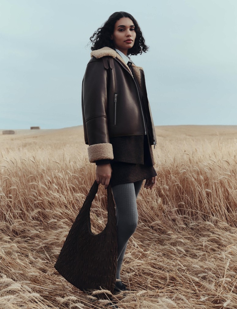 Sportovní bunda s umělou přezkou