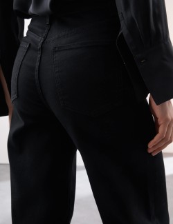 Vysoce střižené džíny s širokými nohavicemi