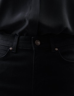 Vysoce střižené džíny s širokými nohavicemi