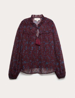 Čistý metalický top z šifonu s potiskem a vázáním u krku