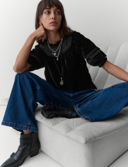 Sametová vyšívaná halenka