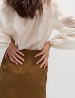 Minisukně áčkového střihu se semišovým vzhledem