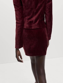 Sametová mini sukně áčkového střihu se strakatým vzorem a postranním rozparkem