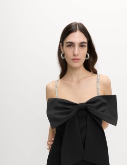 Zdobené mini šaty s mašlí