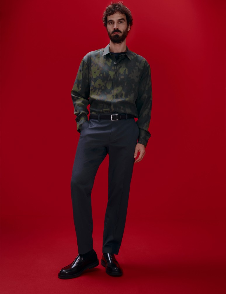 Kalhoty normálního střihu s úpravou Smart Stretch