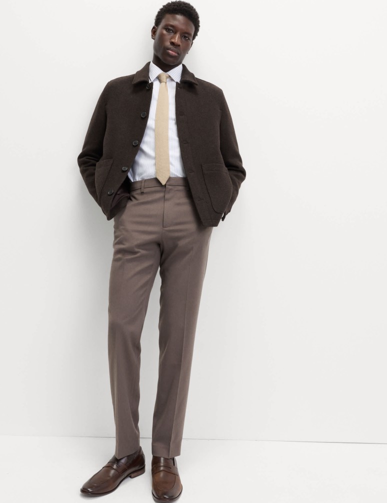 Kalhoty normálního střihu s úpravou Smart Stretch