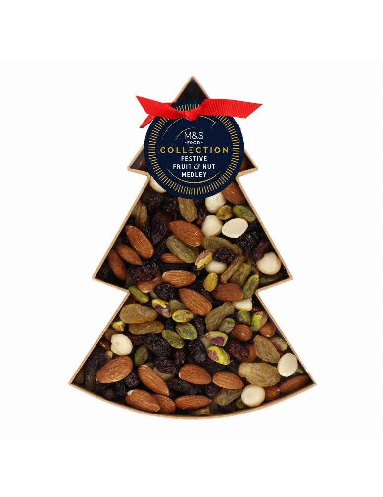 Směs ořechů, rozinek a celých sušených brusinek máčených v jablečné šťávě