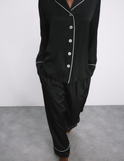 Saténová pyžamová souprava s klopami