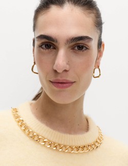 Svetr s kulatým výstřihem s příměsí vlny a ozdobným řetízkem