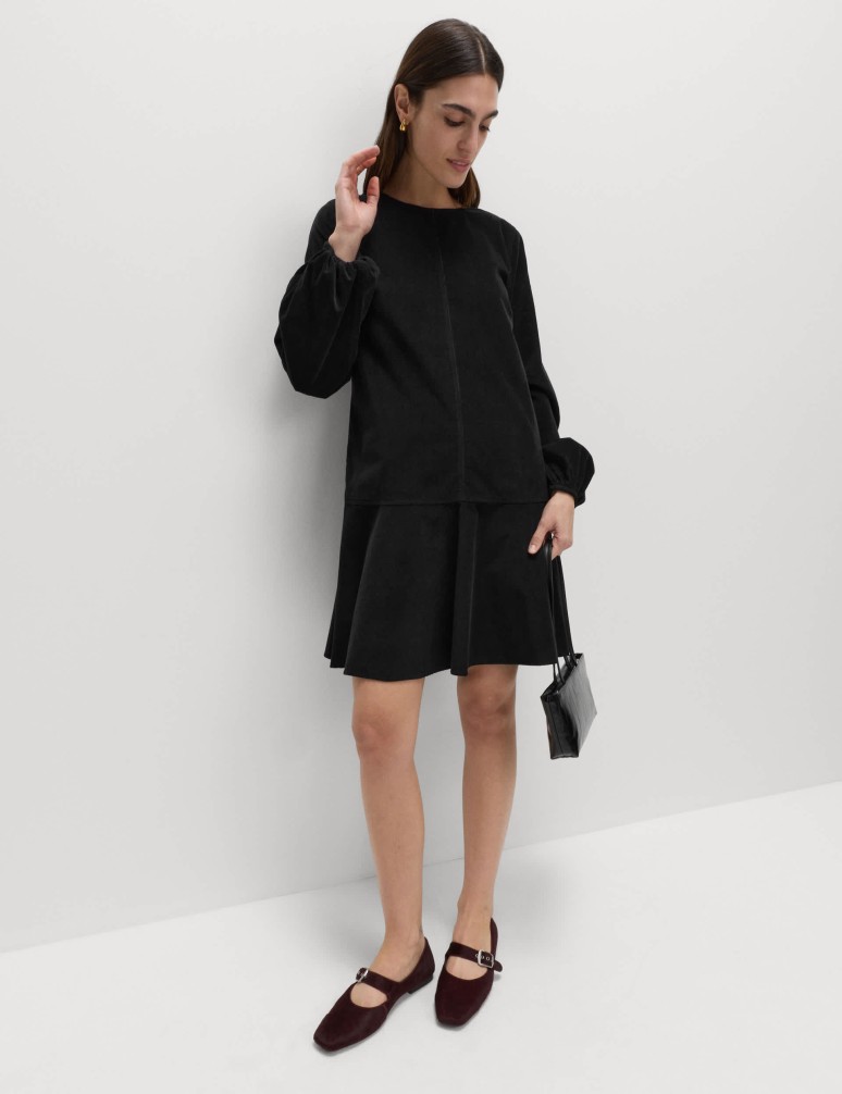 Manšestrové mini šaty s kulatým výstřihem a sníženým pasem