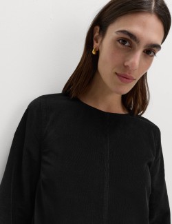 Manšestrové mini šaty s kulatým výstřihem a sníženým pasem