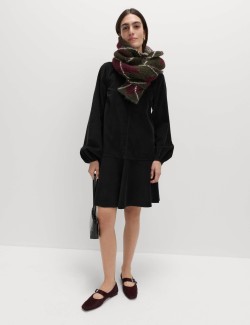 Manšestrové mini šaty s kulatým výstřihem a sníženým pasem