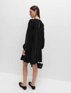 Manšestrové mini šaty s kulatým výstřihem a sníženým pasem