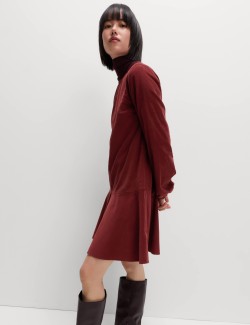 Manšestrové mini šaty s kulatým výstřihem a sníženým pasem