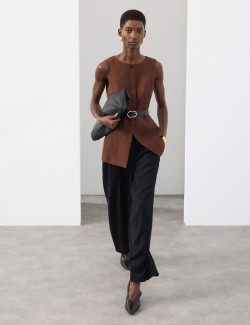 Přiléhavá vesta s vlnou