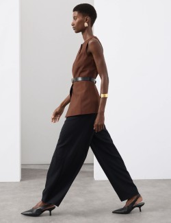 Přiléhavá vesta s vlnou