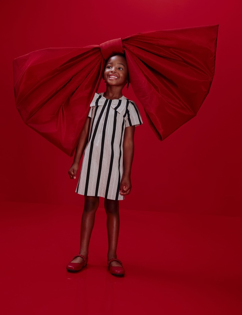 Pruhované šaty s motýlkem (2–10 let)