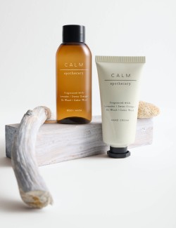 Sada sprchového gelu a krému na ruce řady Calm z kolekce Apothecary pro zklidnění