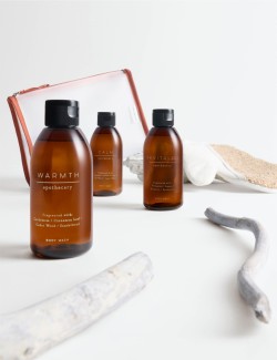 Sada 3 hydratačních sprchových krémů z kolekce Apothecary – 3× 150 ml + peelingová mycí houbička a toaletní taštička