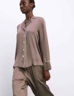 Saténová pyžamová souprava s klopami