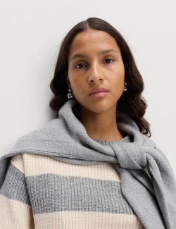 Pruhovaný svetr z měkoučké příze s kulatým výstřihem