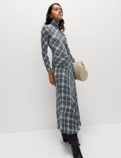 Top s dlouhým rukávem a nálevkou, úzkým střihem a vlnou