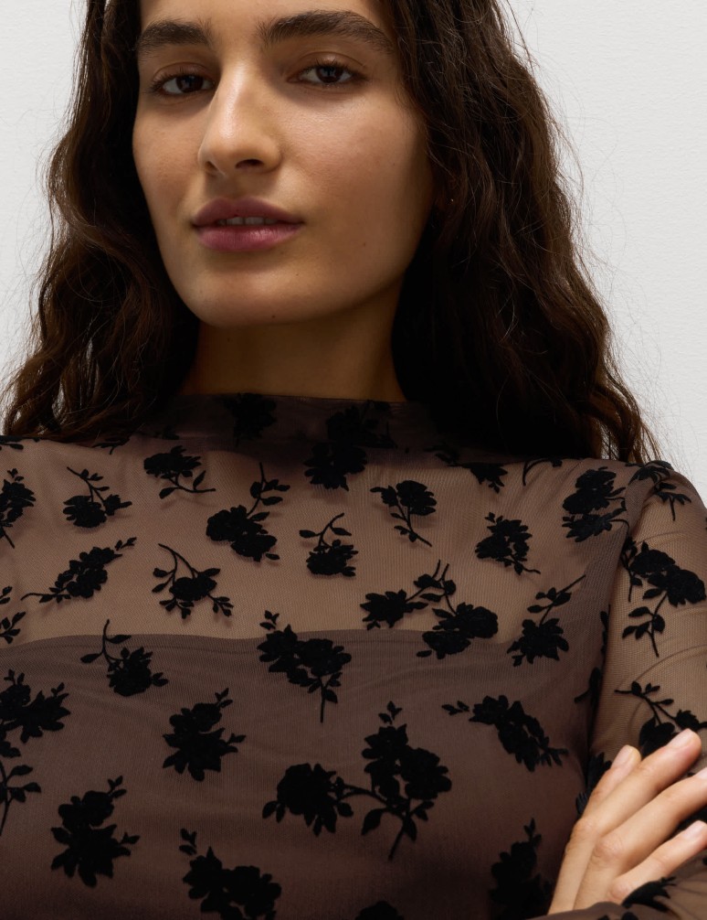 Přiléhavý top z česané síťoviny